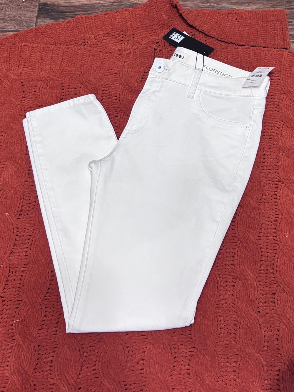 DL1961 White Skinny Jeans — Clean Classic Fit